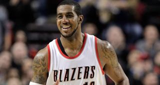 NBA：太阳替补群发威 轻取国王